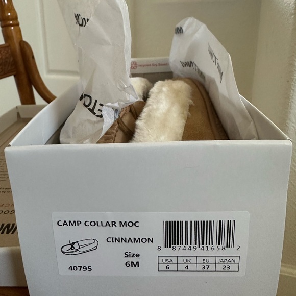 Minnetonka Moccasin slippers - Picture 10 of 12